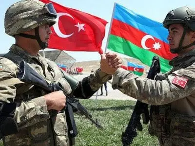 گفت‌وگوی تلفنی وزرای دفاع ترکیه و آذربایجان