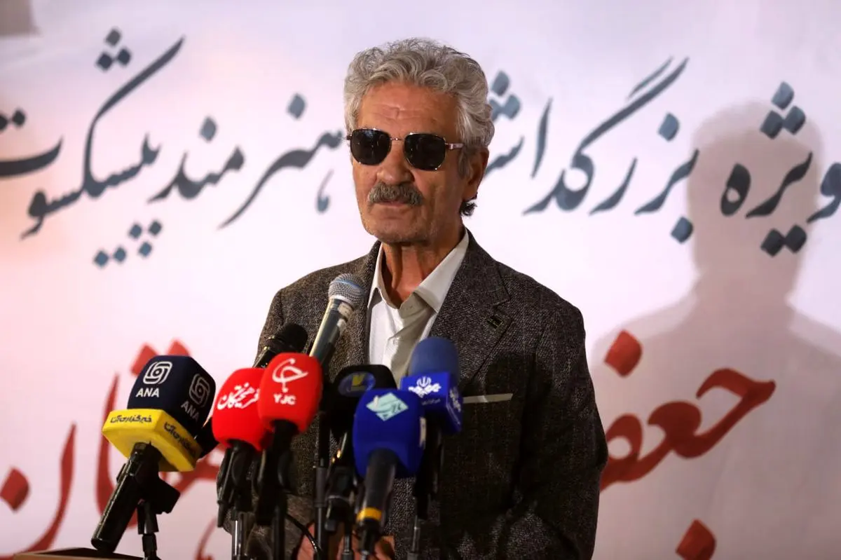 مراسم تجلیل از جعفر دهقان برگزار شد/ بازیگری که چهار دهه بی‌حاشیه ماند