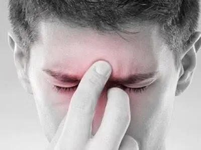 چرا ماندن طولانی‌مدت در فضای دارای کولر می‌تواند سینوس‌ها را خشک کند؟