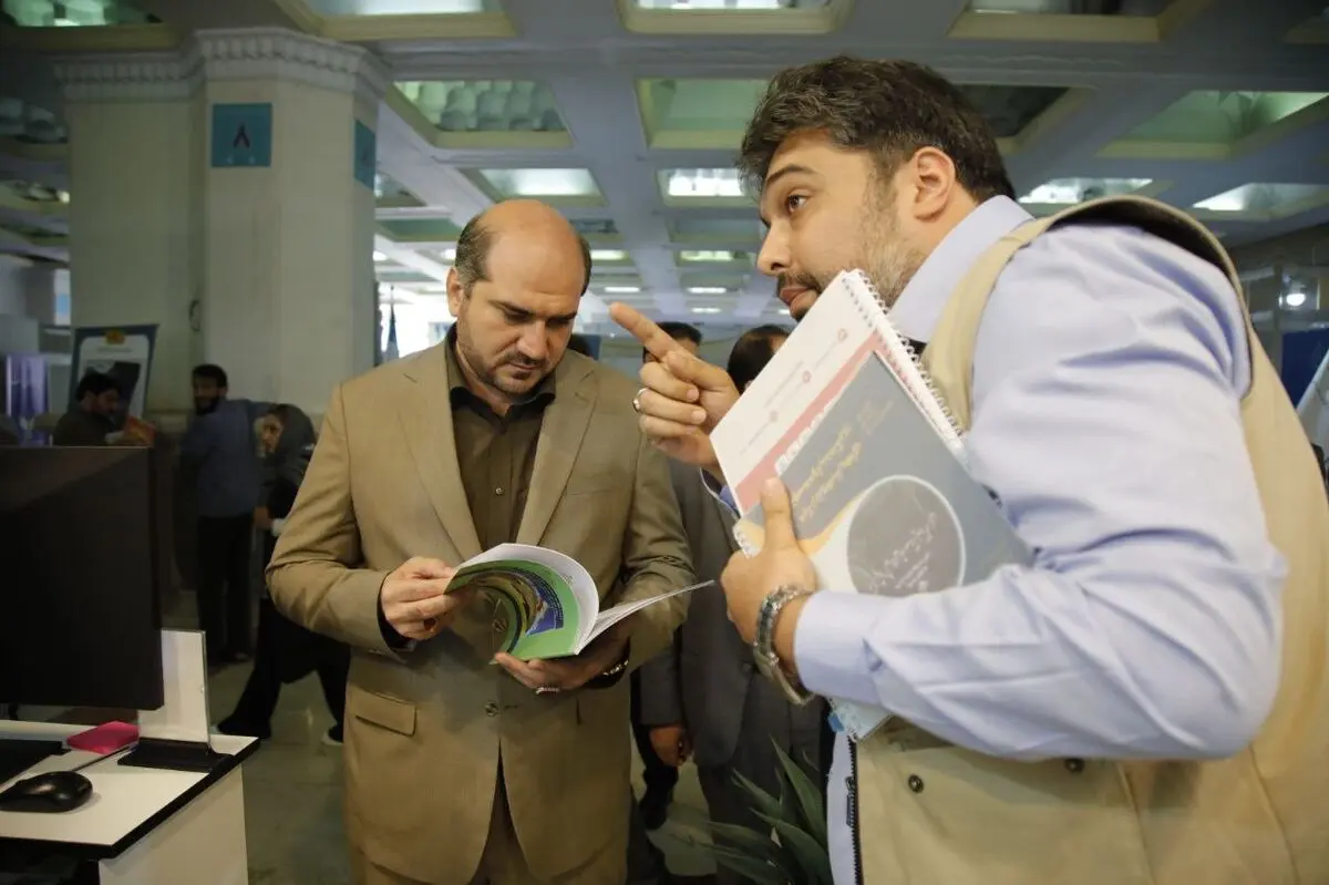 بازدید معاون اجرایی رئیس‌جمهور از نمایشگاه کتاب