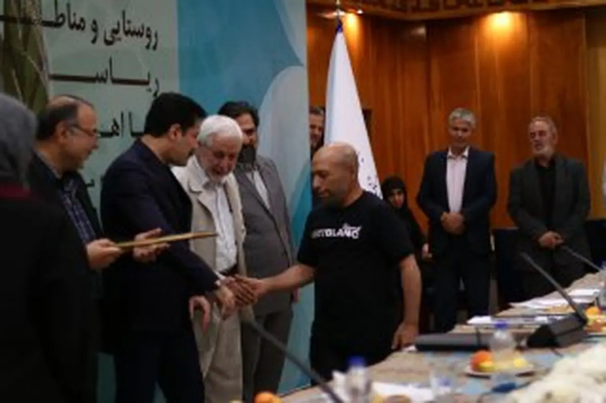تقدیر از «قهرمانان معمولی» شهر 