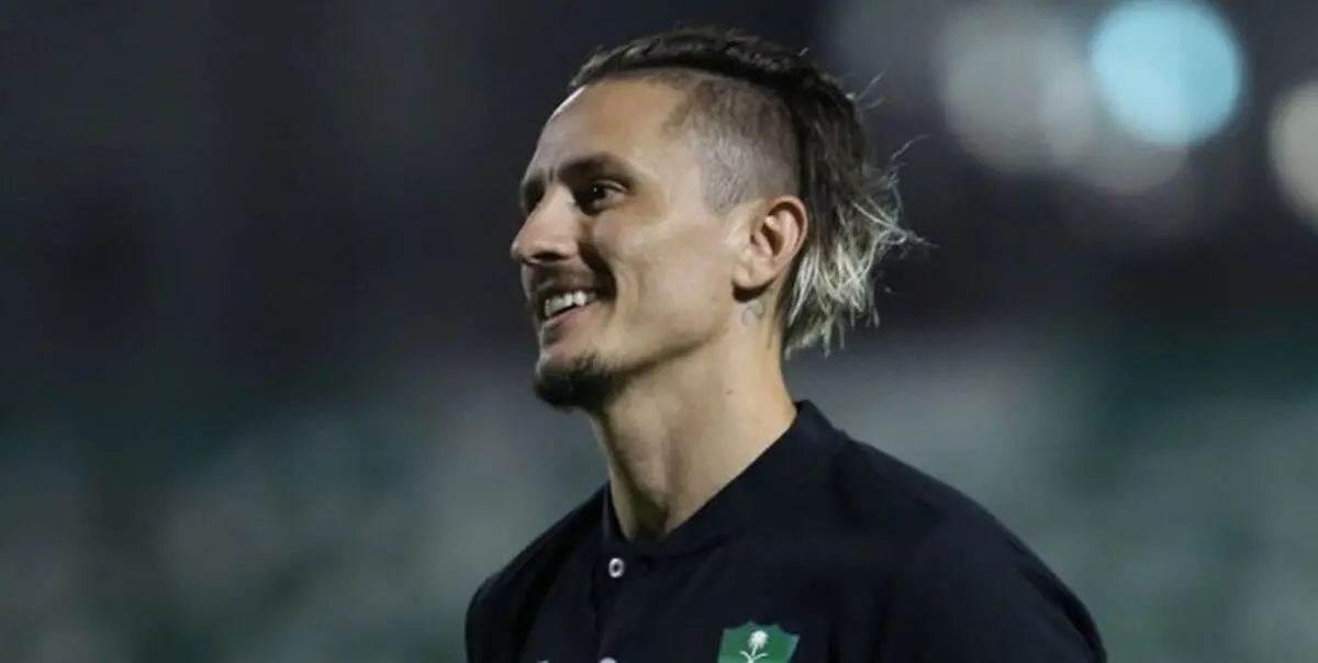 هافبک الاهلی 3 هفته خانه نشین شد