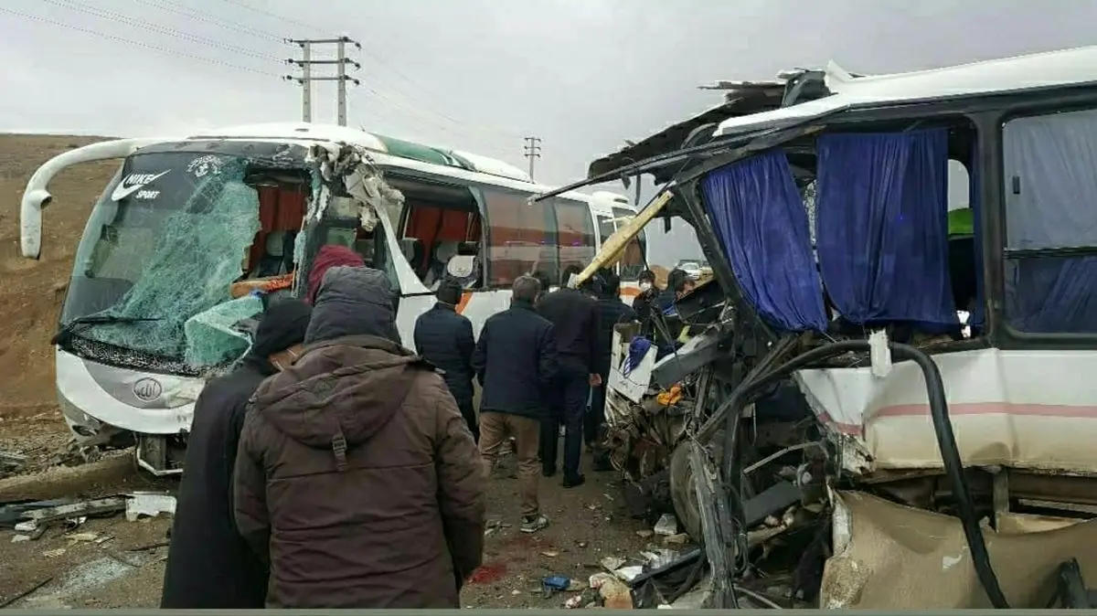 تصادف سرویس کارگران معدن در تکاب / 19 نفر کشته و زخمی شدند