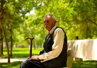 بازنشسته‌ای که نان شب ندارد، طلا می‌خواهد چه کار؟