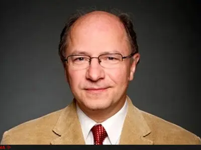 Trump is governing for those who voted for him, not for the good of the country; Frederick John Packer tells ILNA