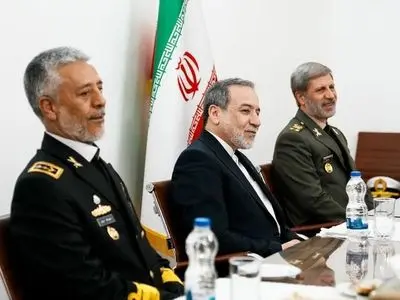 دیپلماسی و دفاع در یک میدان مشترک هستند