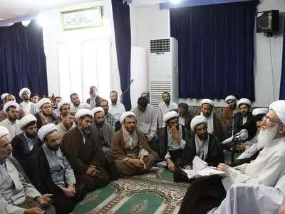 ورود فرزند آیت الله مصباح یزدی با شعار «ما هم اجازه نمی‌دهیم»
