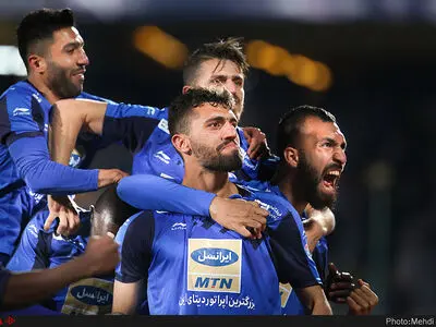 دیدار تیمهای استقلال تهران و ذوب‌آهن اصفهان
