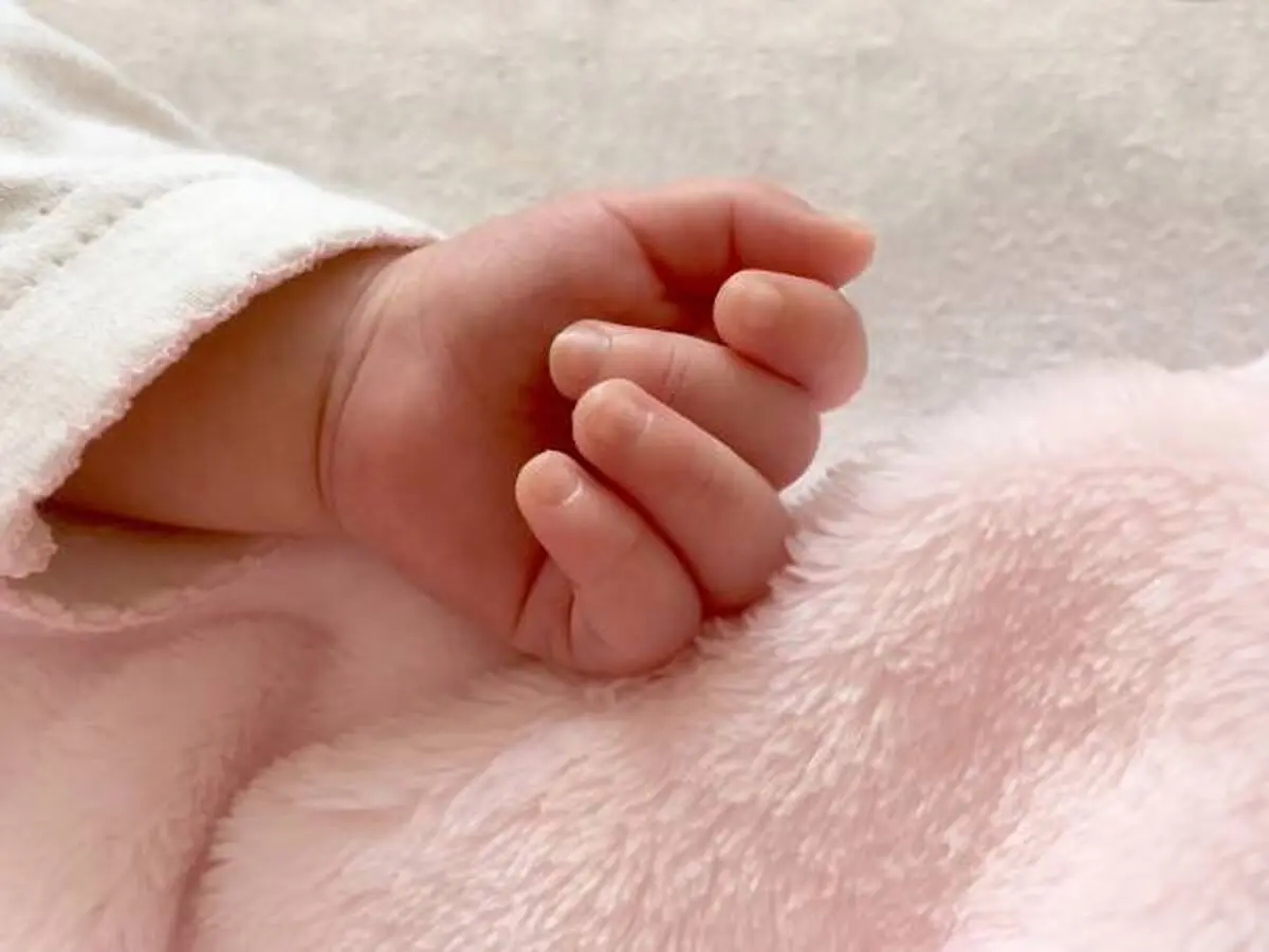 برق گرفتگی نوزاد ۱۰ ماهه با جویدن سیم شارژر