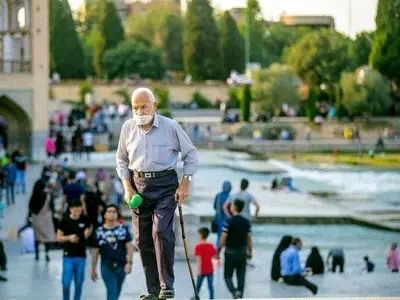 یک مشکل شایع در سالمندان | چرا سالمندان باید نوشیدن آب را جدی بگیرند؟