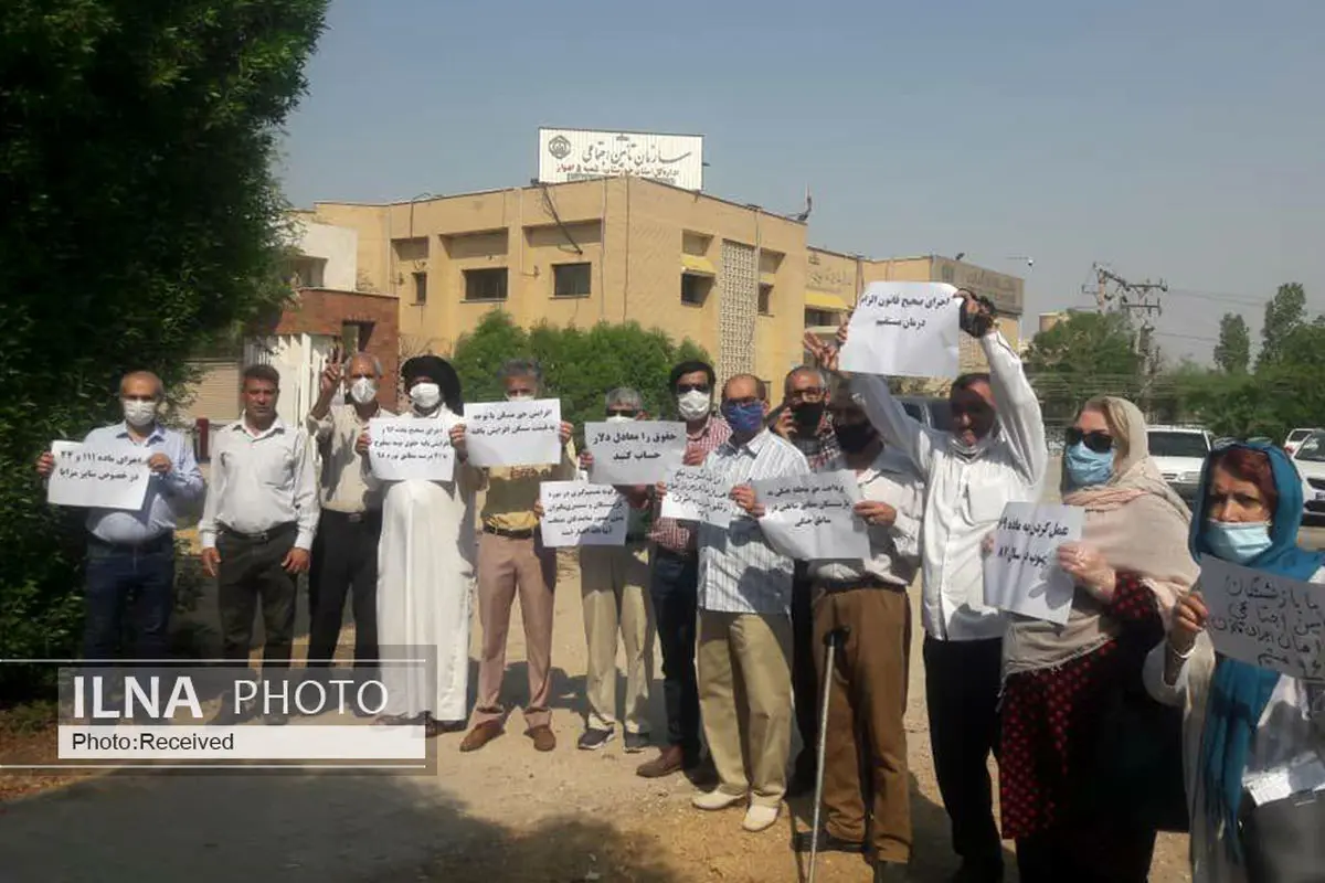 بازنشستگان اهوازی خواستار افزایش مستمری‌ها به اندازه هزینه‌های زندگی شدند/ حقوق ما را به دلار حساب کنید!