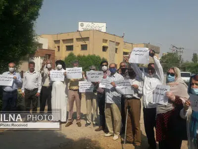 بازنشستگان اهوازی خواستار افزایش مستمری‌ها به اندازه هزینه‌های زندگی شدند/ حقوق ما را به دلار حساب کنید!