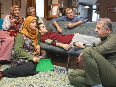 بازگشت به کمدی‌های دوران مهران مدیری/ ۴۰ قسمت «پدر پسری» در ۴ ماه تولید شده/ فقط ۲۰ درصد مجموعه‌های دیگر بودجه داشتیم