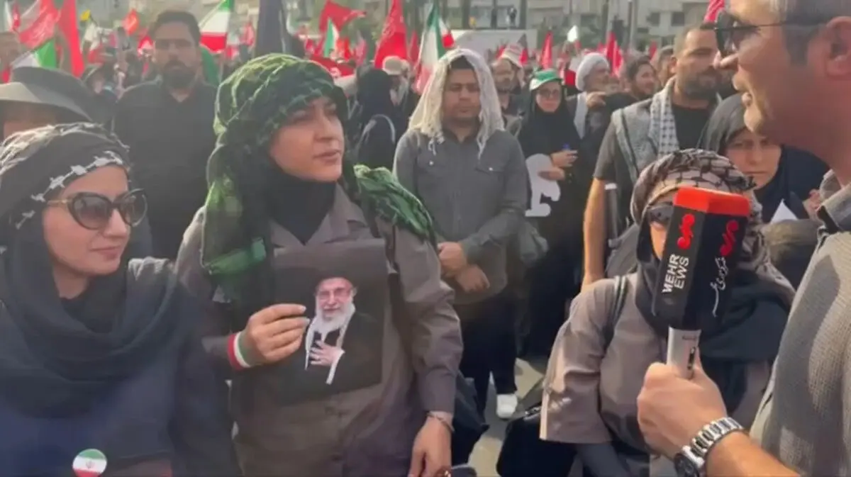 دختر باید در مراسم پدرش باشد، از اصفهان آمده ایم؛ مراسم تشییع پیکر آقای شهید ایران + فیلم