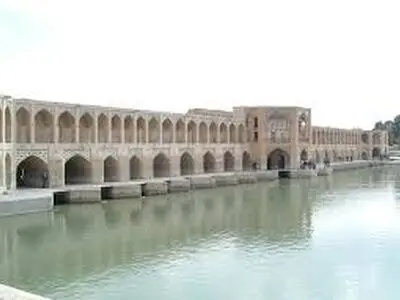 سر به سر داشته‌های اصفهان نگذارید / زاینده رود باید زنده بماند؛ حق انتقال آب به دیگر شهر‌ها را نداریم