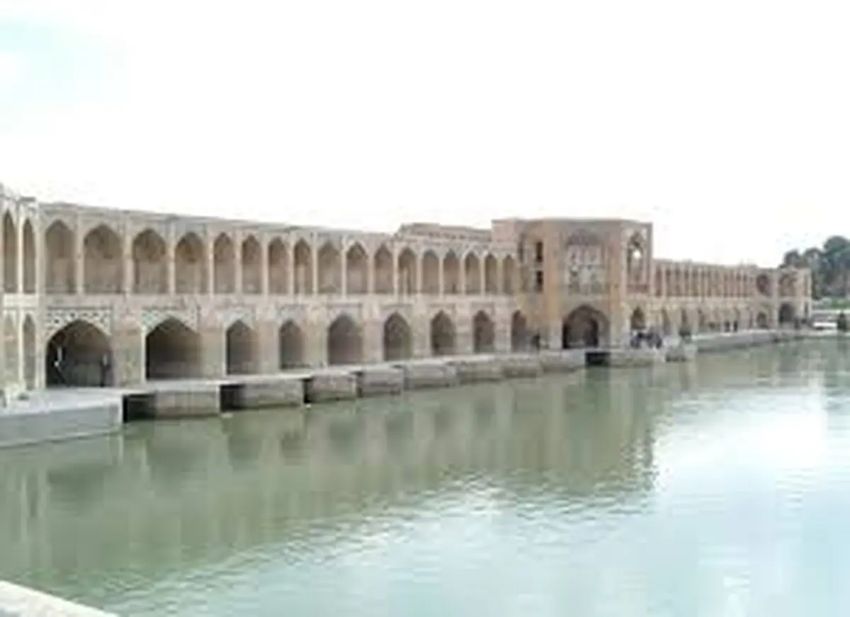 سر به سر داشته‌های اصفهان نگذارید / زاینده رود باید زنده بماند؛ حق انتقال آب به دیگر شهر‌ها را نداریم