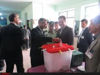 فرماندار شاهین دژ رأی خود را به صندوق انداخت 