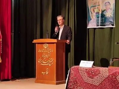 میراث علمی یک معلم در تکاب ماندگار شد/ رونمایی از کتاب زنده‌یاد لقمان شاکری