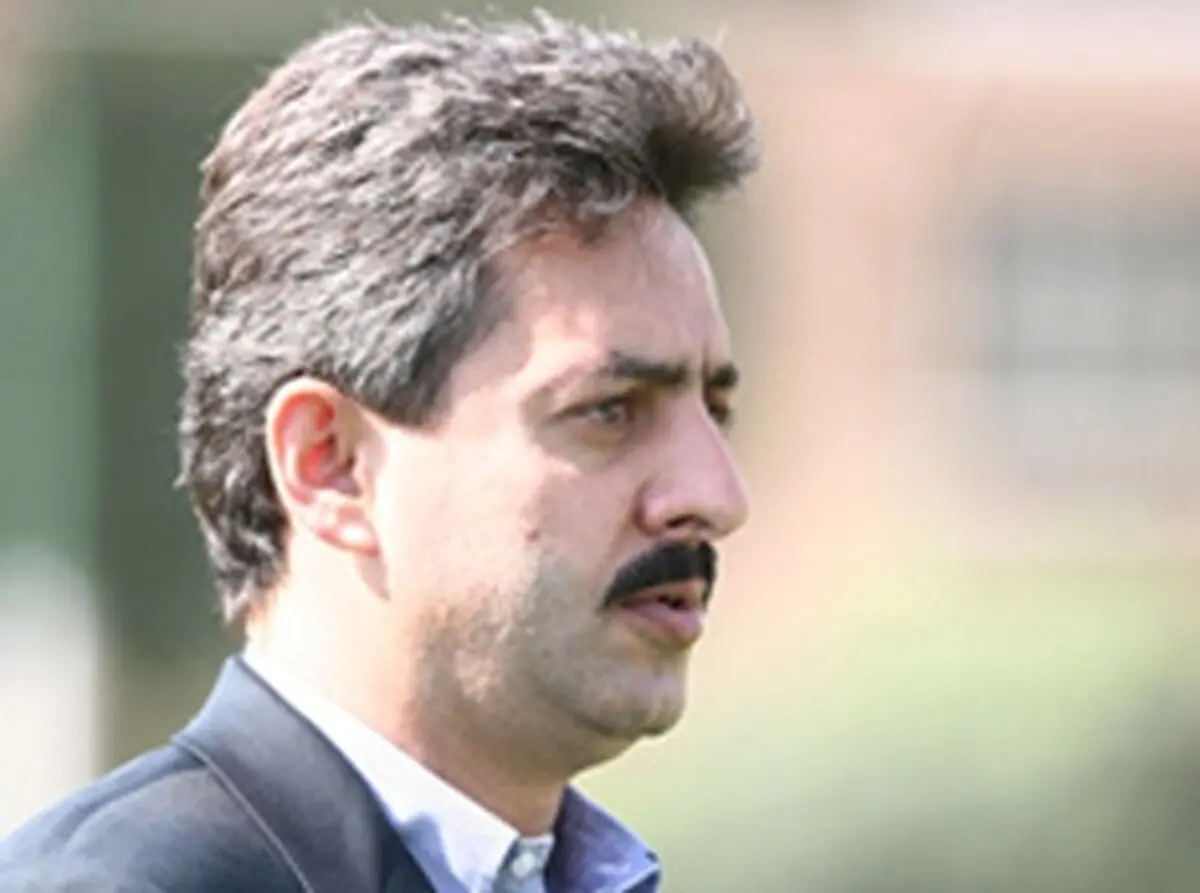 مهریزی: علی کریمی با خدا معامله می‌کرد، نه بنده خدا/پول و جایگاه‌آدم‌ها فرقی برای او نمی‌کند