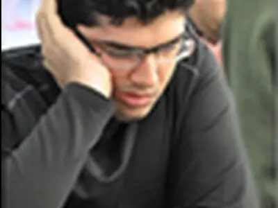 پویا ایدنی، در دور پنجم در صدر جدول رقابت‌های شطرنج مردان کشور باقی ماند