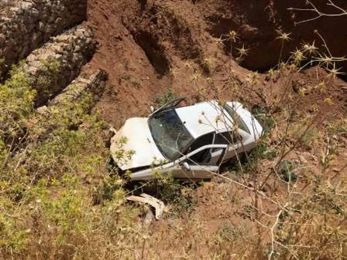 مرگ راننده ۶۰ ساله در حادثه سقوط خودرو به دره