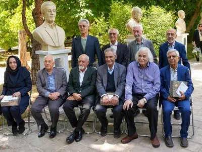 رونمایی از سردیس ۱۸ نفر از نخبگان و استادان برجسته فارس در باغ ارم شیراز 