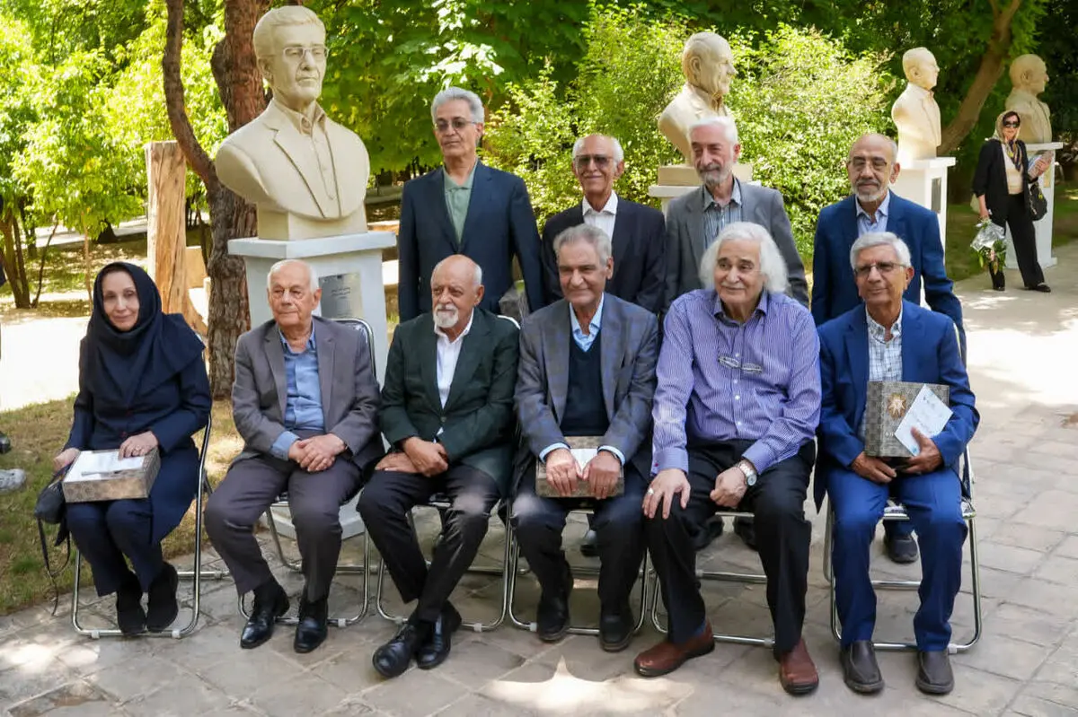 رونمایی از سردیس ۱۸ نفر از نخبگان و استادان برجسته فارس در باغ ارم شیراز 