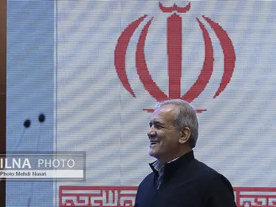 شوخی پزشکیان با حدادعادل برای استفاده از کلمه یخ زده به جای فریز