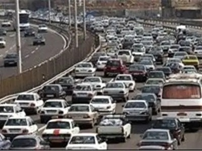ترافیک نیمه سنگین در آزادراه تهران_کرج/بارش برف و باران در 4 استان