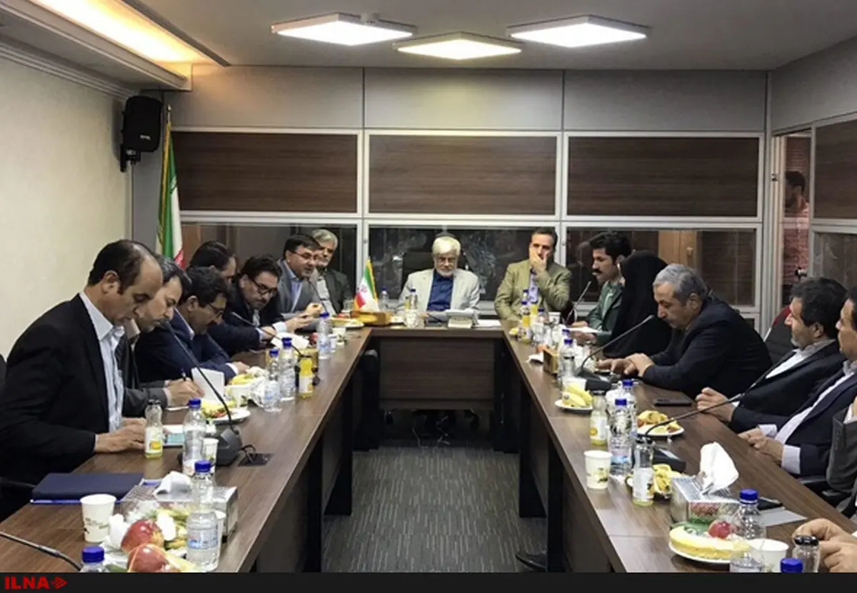 نشست شریعتمداری با نمایندگان حامی روحانی برگزار شد 