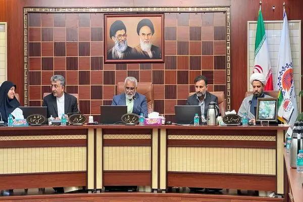 اجرای طرح های اصلاح شبکه و تبدیل سیم به کابل به طول بیش از ۳۰۰ کیلومتر در محلات قدیمی بندرعباس 