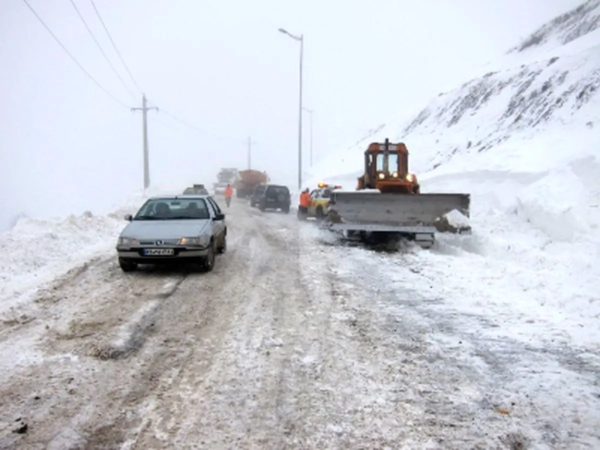 انسداد ۸ محور به دلیل بارش برف و یخبندان 