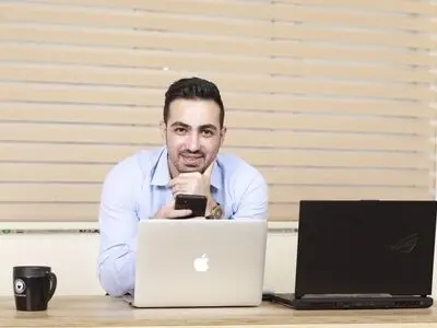 درباره محمد ابراهیمی روزنامه‌نگار و سردبیر سایت تحلیلی وانانیوز