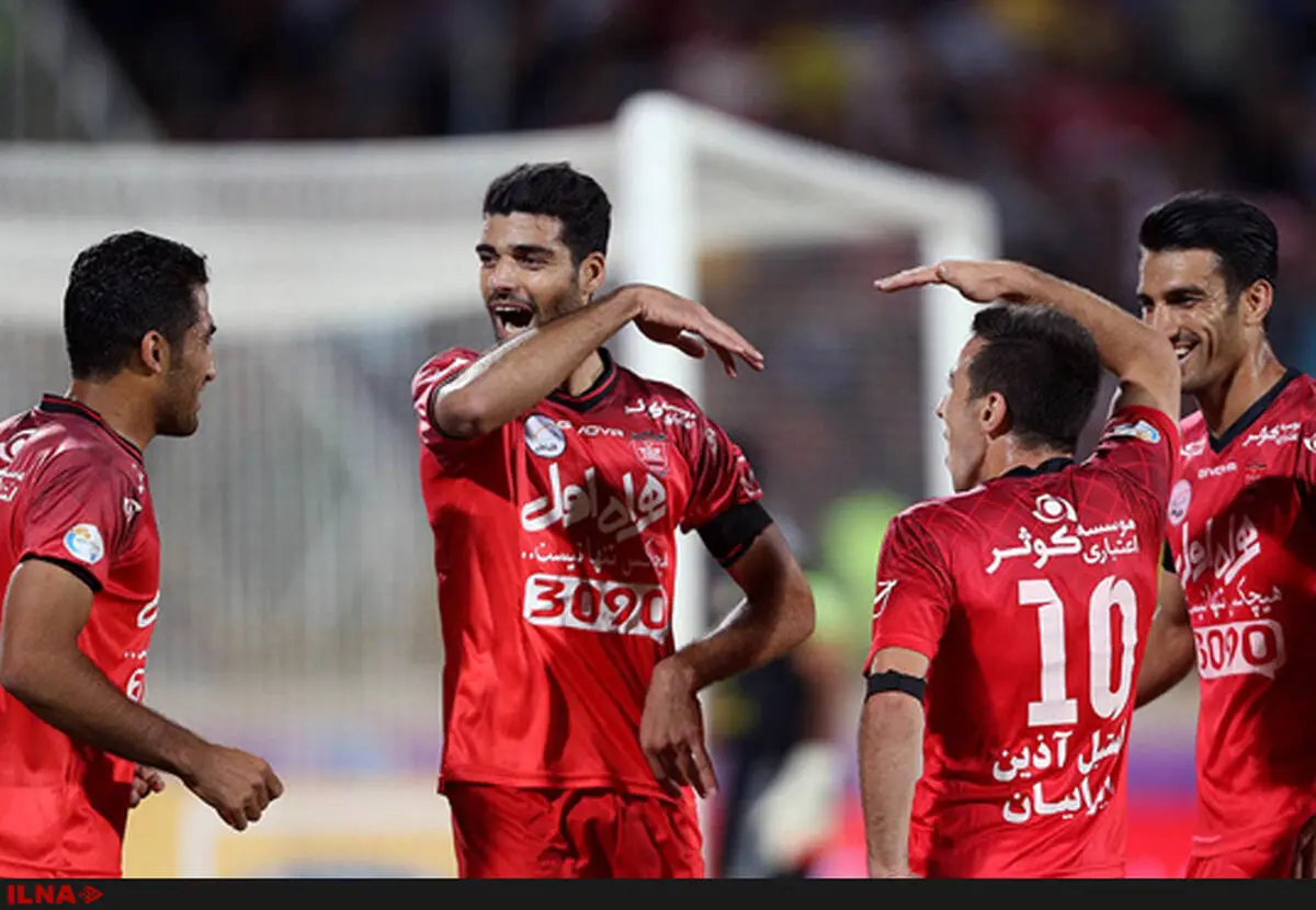 بازیکنان پرسپولیس رامین رضاییان را آنفالو کردند