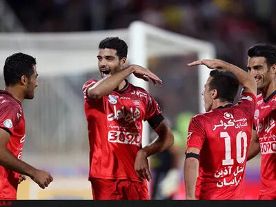 بازیکنان پرسپولیس رامین رضاییان را آنفالو کردند