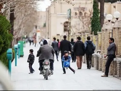 برخورد پلیس با حرکت وسایل نقلیه در پیاده‌روها