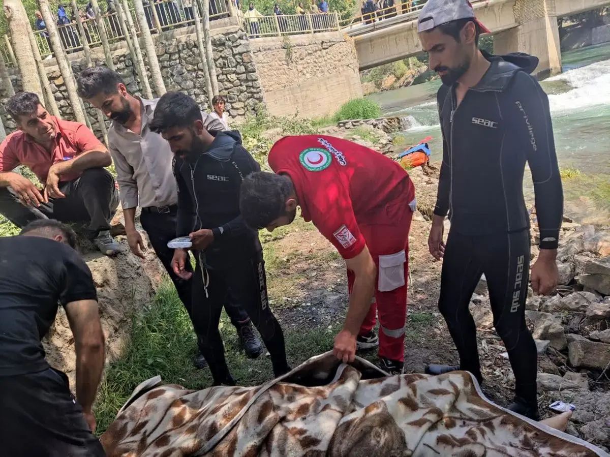 پیکر جوان ۱۷ ساله پس از ۶ ساعت جستجو در رودخانه زاینده‌رود شهرستان سامان پیدا شد