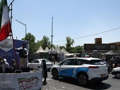 رژه خودرویی تاکسیرانان تهران برای بیعت با رهبر انقلاب