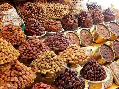 رطب مضافتی بم در میادین میوه و تره بار؛ هر بسته ۳۲ هزار تومان