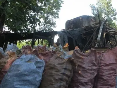 واحدهای آلاینده زغال را جمع کنید/  ساکنان روستای سید میرزا: در خانه هم مجبوریم ماسک بزنیم