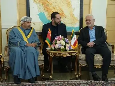 وزيرا الداخلية الإيراني والعُماني يؤكدان عمق العلاقات بين البلدين واستمرار نموها