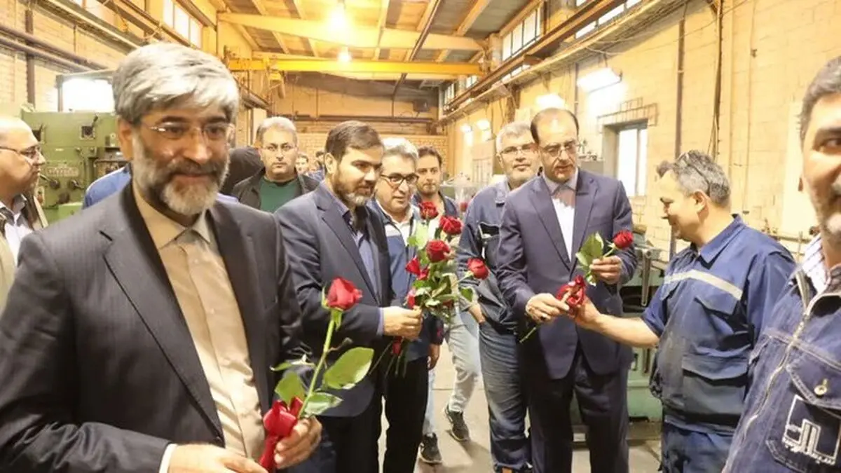 کارگران میدان دار عرصه تولید و رزمندگان جنگ اقتصادی هستند