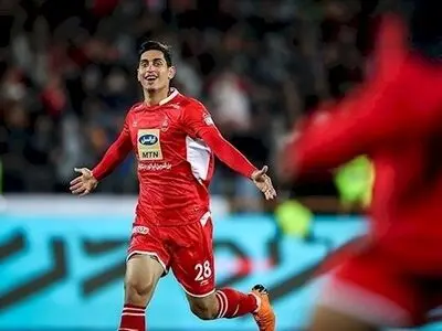 محمد نادری در پرسپولیس ماندنی شد