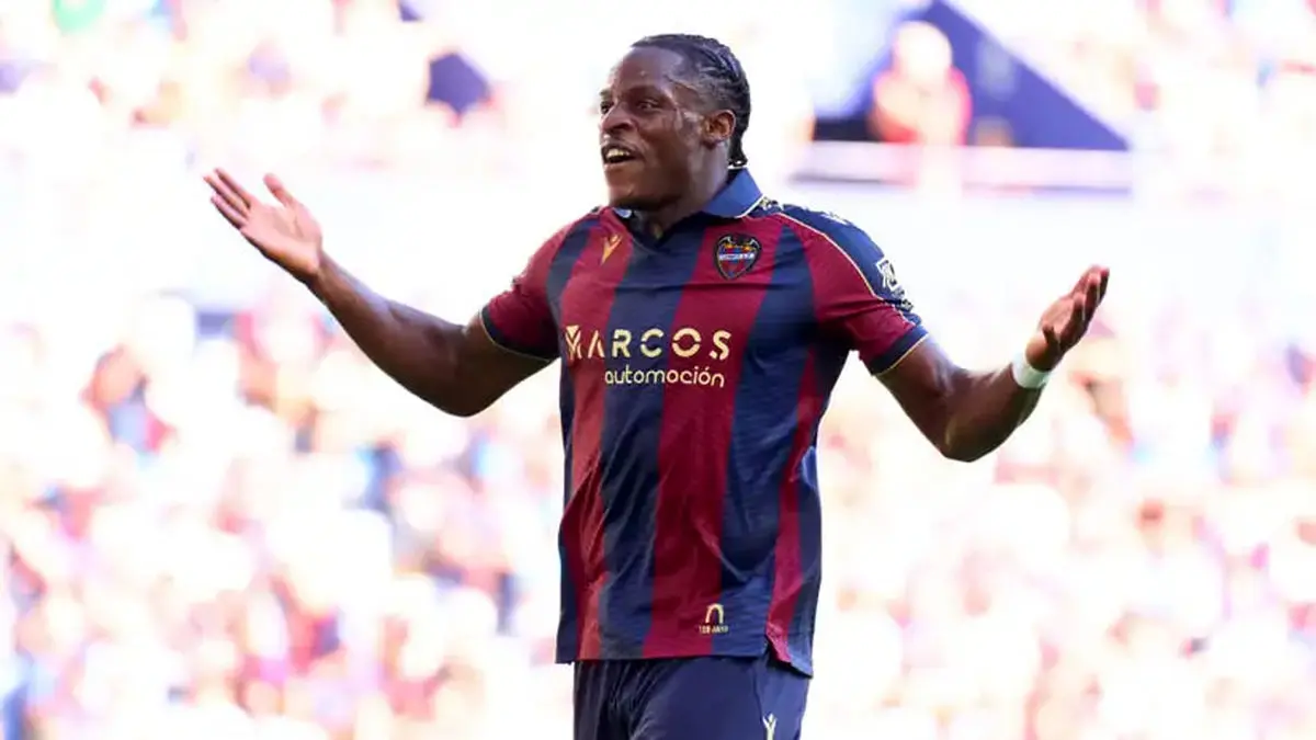 خوشحالم که بارسلونا و رئال مادرید من را می‌خواهند ولی به چلسی فکر می‌کنم!