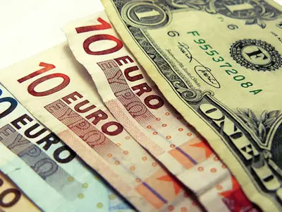 Iran tells banks to sell dollars at free rates