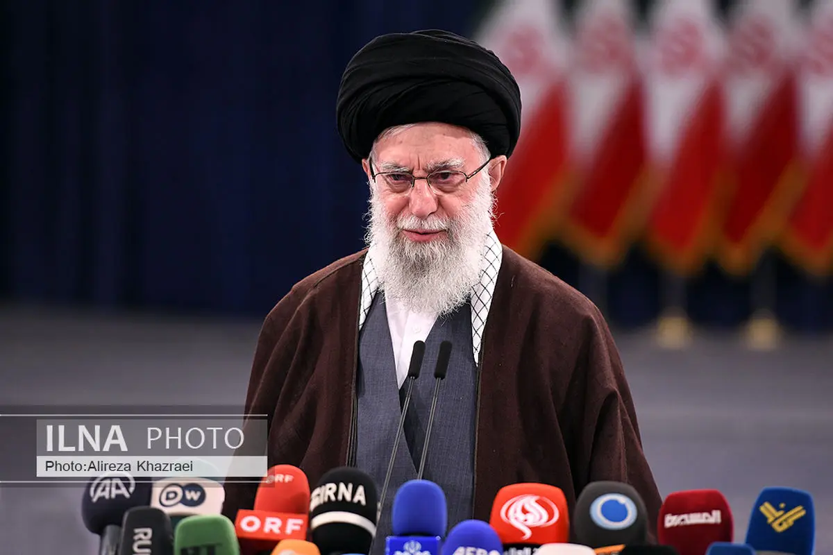 قائد الثورة: اعین شعوب العالم تترقب الوضع في ایران الیوم