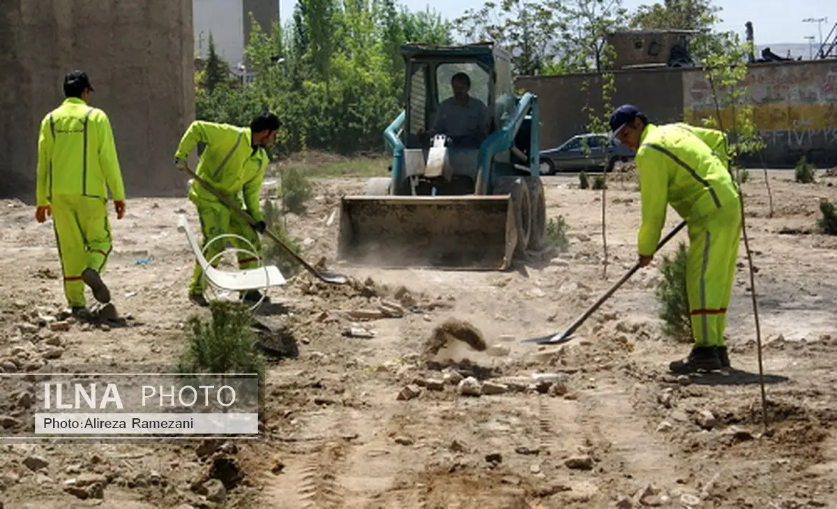 عملیات احداث پارک محله‌ای در خیابان علامه مجلسی ارومیه آغاز شد