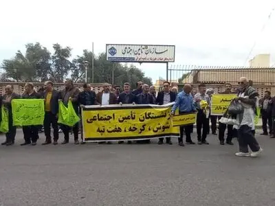 تجمع بازنشستگان کارگری شوش مقابل تامین اجتماعی