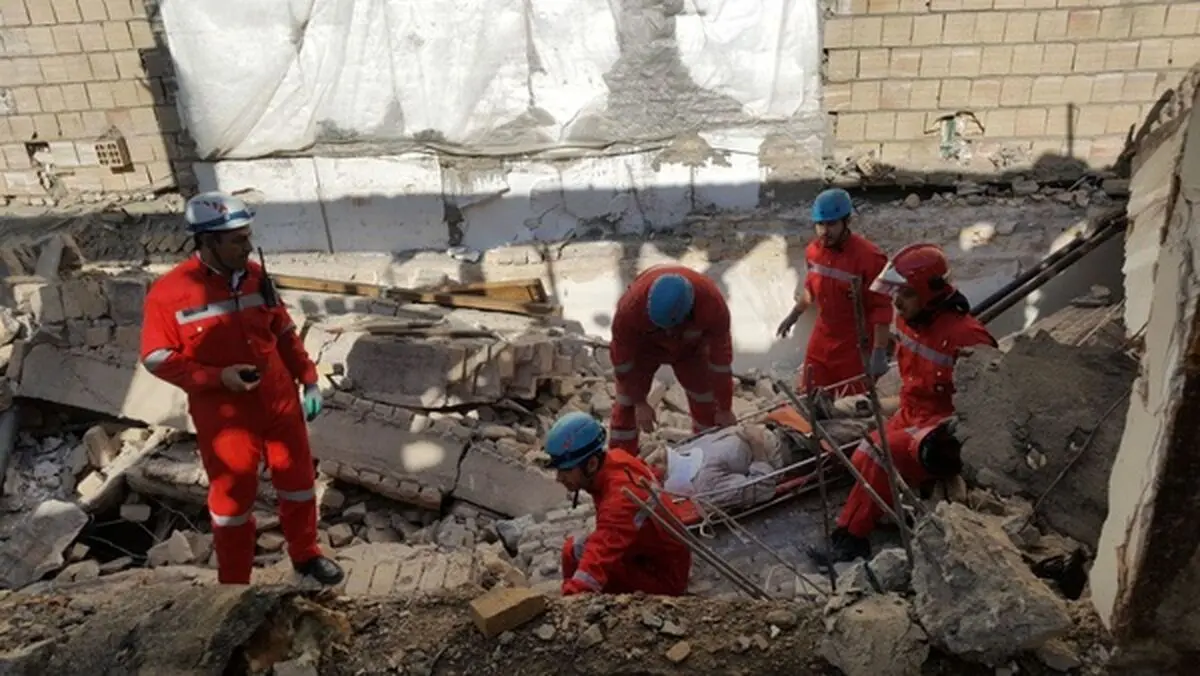 مجروح شدن دو کارگر ساختمانی بر اثر ریزش آوار در مشهد 