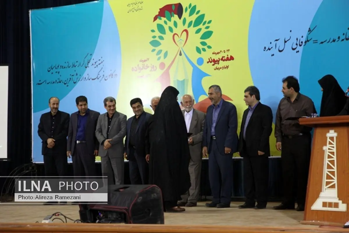 مراسم نمادین بزرگداشت هفتهی پیوند اولیا و مربیان در اهواز برگزار شد